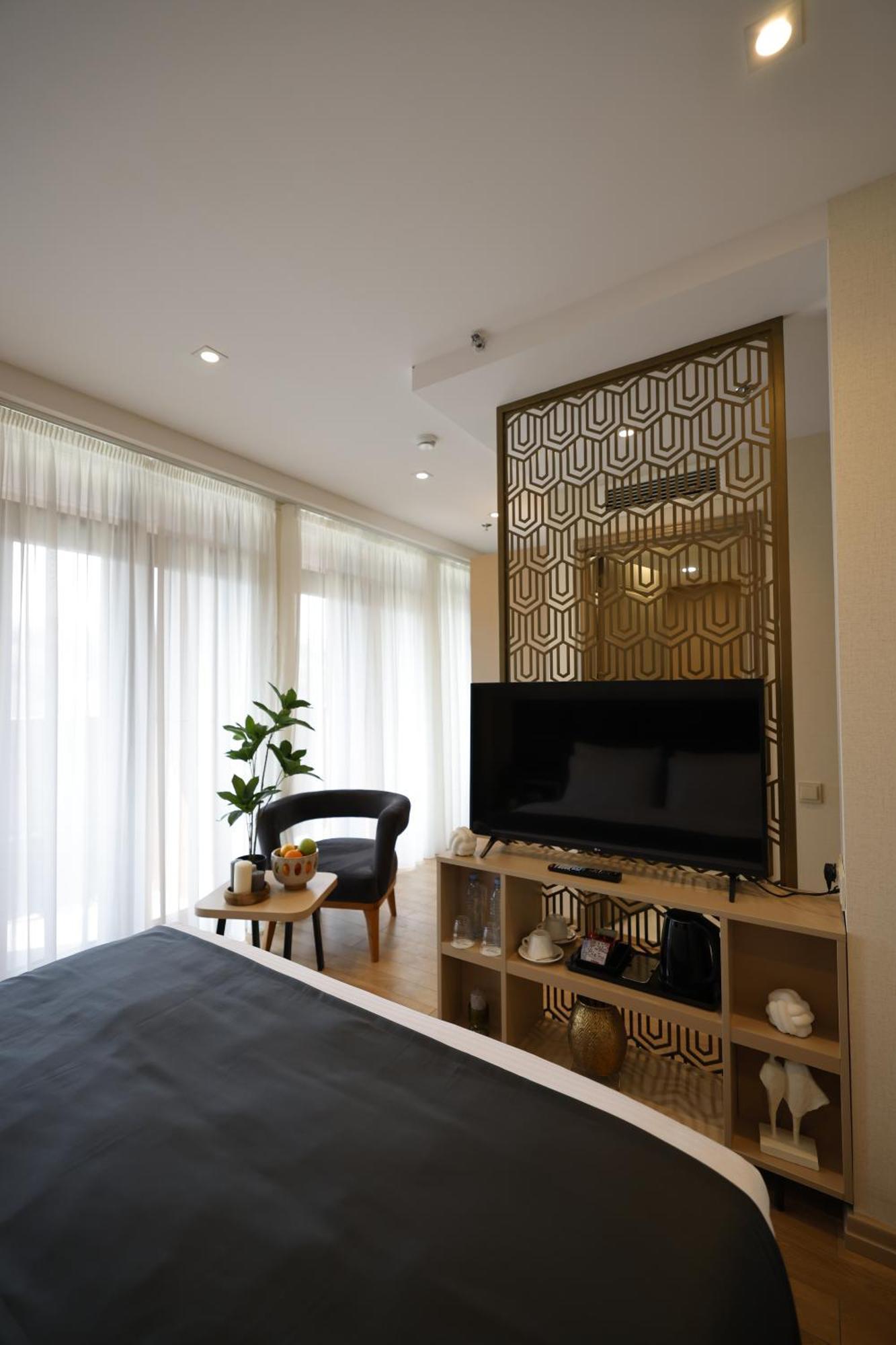 Hotel Monday By Dnt Group Tbilisi Exteriör bild